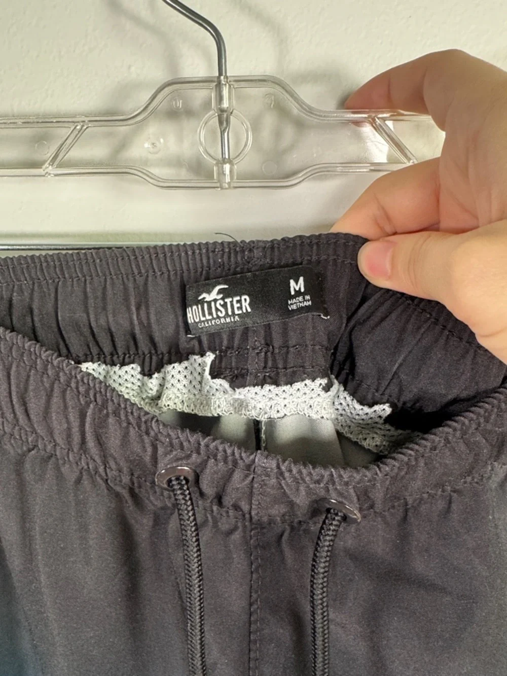 Hollister Men’s Medium Swim Trunks Ombré Blue Black White Mid-Thigh Board Shorts